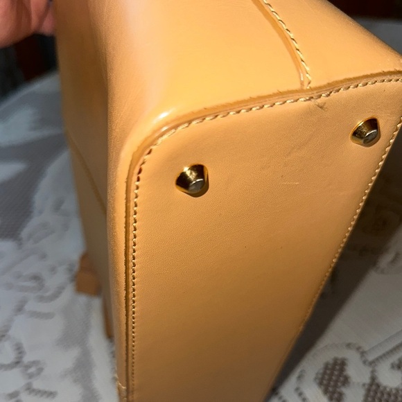 Elegant Tan Handbag - Picture 8 of 13